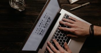 Best AI writing tools for bloggers in 2026