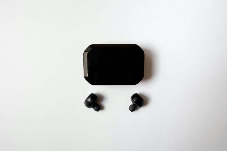 Wireless earbuds with charging case - EarFun vs Anker comparison