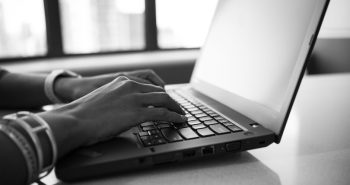 Person using a Windows laptop